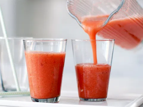 Sinh tố cà chua bổ sung năng lượng dồi dào, đã vậy còn hỗ trợ chị em làm đẹp