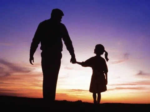 Xin dành cả đời con để biết ơn đôi bàn tay cha!