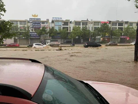 Thành phố Lào Cai: Mưa lớn đầu mùa gây ngập úng cục bộ nhiều tuyến phố