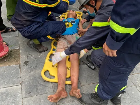 Hà Nội: Giải cứu thành công cháu bé bị mắc kẹt trong khe tường tại quận Bắc Từ Liêm