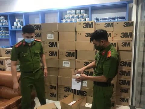 Công an quận Bắc Từ Liêm liên tiếp phát hiện số lượng lớn thiết bị y tế không có hóa đơn chứng từ chứng minh nguồn gốc xuất xứ
