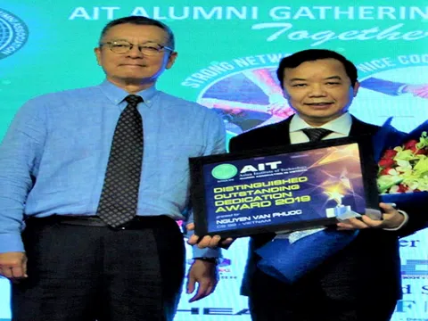 Người sáng lập First News và Hạt giống tâm hồn được trao giải 'tận tâm cống hiến vì cộng đồng' tại Bang Kok Thái Lan