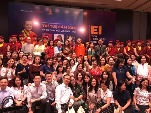 Doanh nhân Lê Thị Giàu tham dự chương trình pháp hội của ngài Gyalwa Dokhampa tại Việt Nam