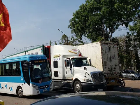 Xe khách phóng nhanh, vượt ẩu trên Quốc lộ 1A, nỗi ám ảnh kinh hoành sau dịp Tết