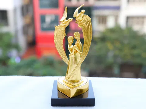 Ngày 8/3: Quà tặng mạ vàng vẫn sôi động mùa Covid-19