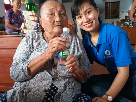 Thế Giới Điện Giải trao quà cho các hoàn cảnh khó khăn tại Tiền Giang