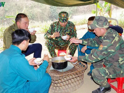 Dịch Covid-19: Đừng để tuyến đầu mãi 'nhường cơm sẻ áo'