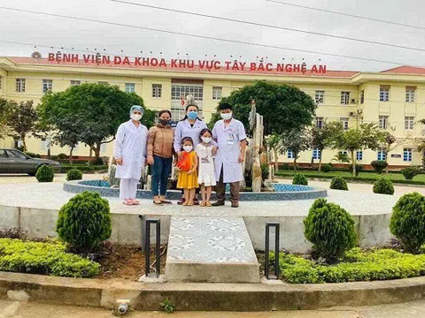 Hai bé gái 6 tuổi quyết tâm “mổ lợn” ủng hộ 14 triệu đồng phòng chống Covid-19