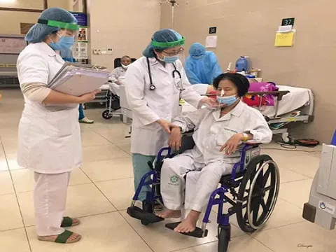 Cuộc sống 'đặc biệt' của những chiến sĩ áo trắng trong Bệnh viện Bạch Mai