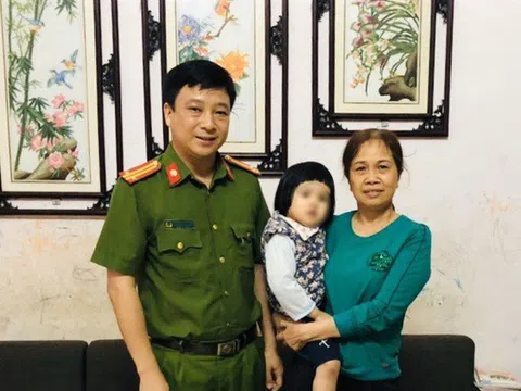 Đang kiểm tra chống dịch, Trung tá công an nghe tiếng kêu và cứu được một cháu bé 3 tuổi