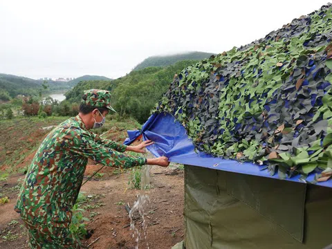 Có các anh canh phên dậu: Dãi gió, dầm mưa chặn dịch