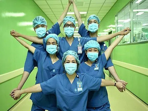 Huy động tổng lực, 'khóa chặt bên ngoài, dập dịch bên trong'