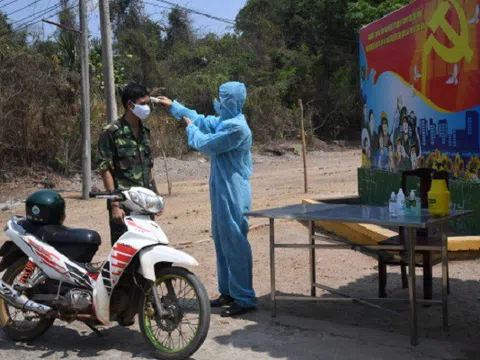 'Hết dịch ba sẽ về thăm mẹ con!'