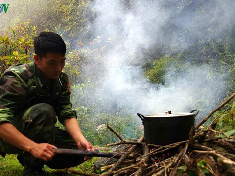 Lính biên phòng 'vượt nắng, thắng mưa' ngăn dịch nơi ải Bắc Lai Châu