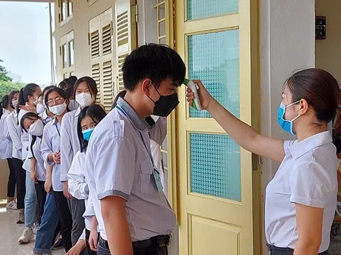 Học sinh trở lại trường học: Chia sĩ số, đảm bảo giãn cách