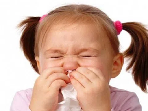 Nới lỏng giãn cách xã hội, nhưng cha mẹ đừng quên bảo vệ sức khoẻ cho con