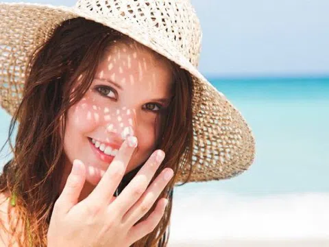 Bác sĩ chỉ rõ sai lầm khi bôi kem chống nắng rất nhiều người mắc phải