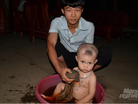 Chuyện lạ Cao Bằng: Chú rể 11 tuổi