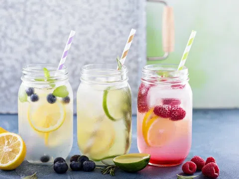 Nắng nóng - có nên uống nhiều hơn ăn?