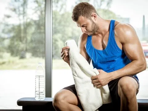 Hướng dẫn chăm sóc da đúng cách khi tập luyện cho nam giới