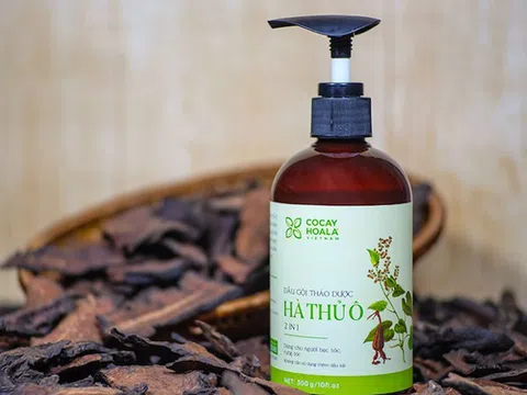 Bất ngờ trước mái tóc đen tự nhiên của người đàn ông khi bước sang tuổi 65