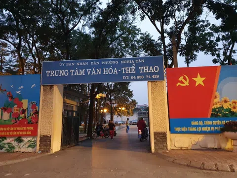 Nghĩa Tân (Cầu Giấy, Hà Nội): “Hô biến” Trung tâm văn hóa thành bãi trông giữ xe, thu lợi bất chính?