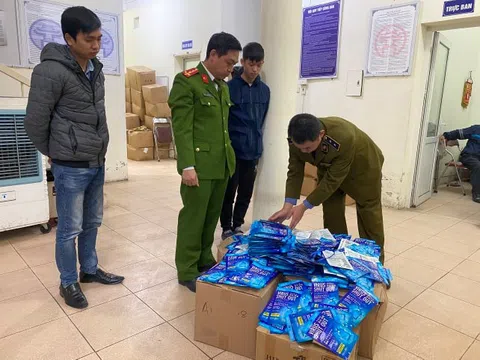 Hà Nội: Hàng trăm “thẻ đeo diệt virus corona" không rõ nguồn gốc bị bắt giữ