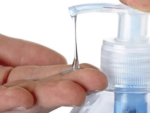'Loạn' thị trường nước rửa tay khô