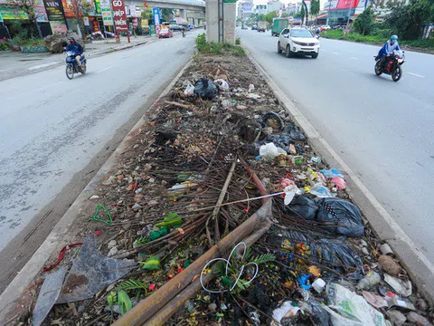 Hành lang đường sắt Cát Linh - Hà Đông thành nơi đổ rác