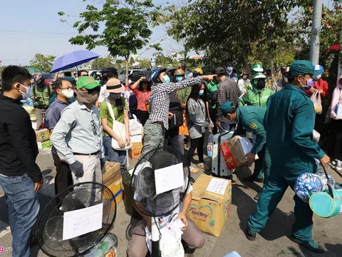 Rầm rộ đi tiếp tế gây khó khăn cho công tác phòng chống dịch Covid