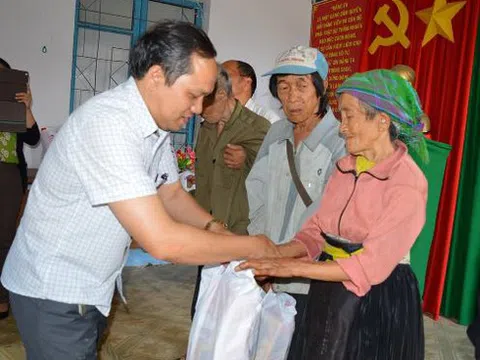 Hàng trăm hộ dân ở xã khó khăn xin thoát nghèo với lý do "đặc biệt"