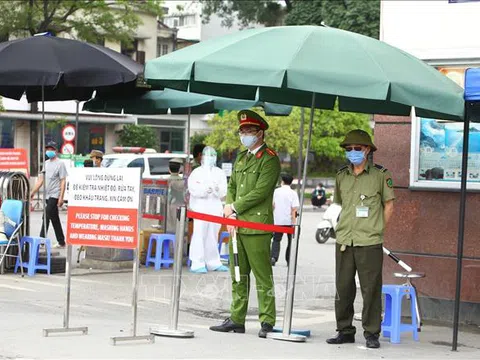 Hàng rào an ninh vòng ngoài ở Bệnh viện Bạch Mai