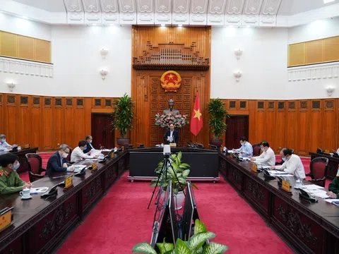 Thủ tướng: Tạm dừng mọi hoạt động hội họp, tập trung trên 20 người