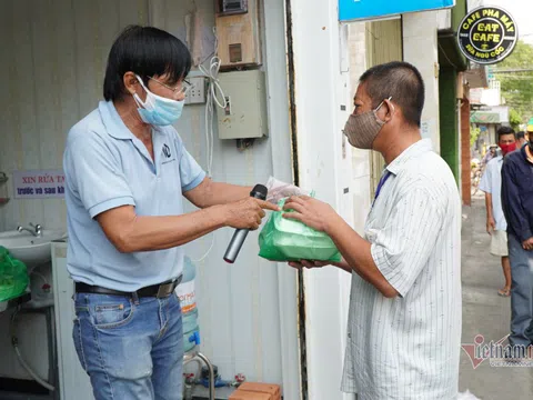 Quán cơm Sài Gòn mỗi ngày phát 600 phần ăn miễn phí