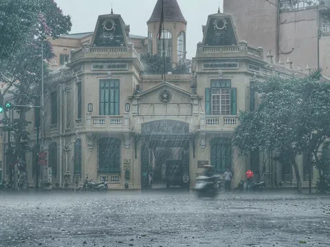 Nhiều khu vực trong cả nước có dông, đề phòng lốc, sét, mưa đá và gió giật mạnh