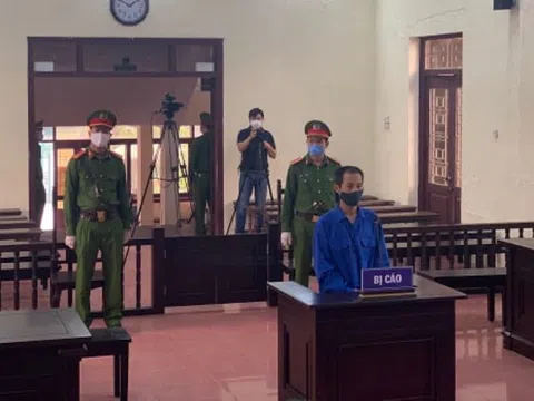 Kẻ cầm dao dọa chém Chủ tịch phường đi tuyên truyền phòng dịch bị phạt 18 tháng tù