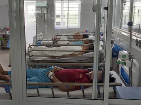 Lấy 18 mẫu thức ăn điều tra vụ 133 người nhập viện ở Đà Nẵng