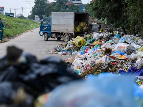 Chủ tịch Hà Nội chỉ đạo khẩn vụ rác thải từ khu cách ly Hạ Lôi