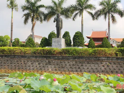 Hà Tĩnh rực rỡ mùa sen mừng sinh nhật Bác