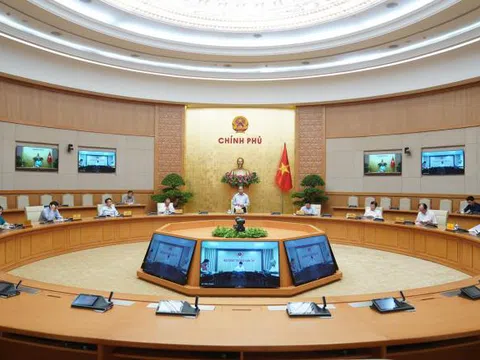 Thủ tướng: Xử nghiêm cán bộ ép dân ký đơn từ chối nhận hỗ trợ của Nhà nước