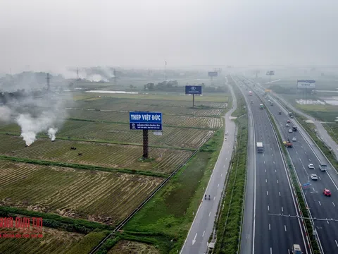 Khói do đốt rơm rạ bao phủ đường quốc lộ, cao tốc