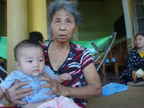 Bố mẹ, anh trai chết vì TNGT: Bé 6 tháng tuổi được nội bế đi xin sữa