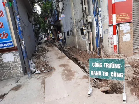 Hà Nội ô nhiễm không khí ở mức cao, một số nơi vẫn đào bới vỉa hè