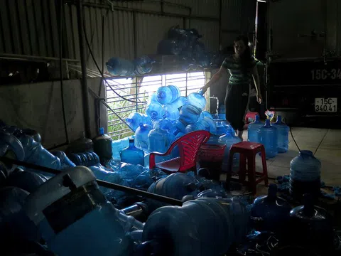 Hô biến nước mương ô nhiễm thành 'nước tinh khiết'