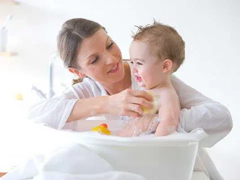 Chăm sóc làn da cho trẻ những ngày nắng nóng