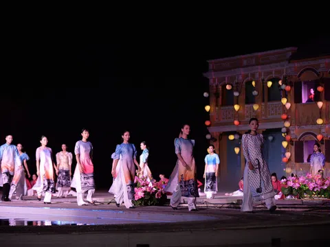 Dư âm lễ hội áo dài danh thắng Việt Nam trên sân khấu Ký ức Hội An