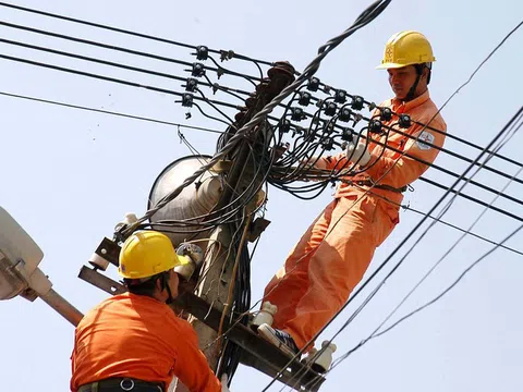 Hóa đơn tiền điện đến hẹn lại... tăng: EVN làm ăn thế nào?