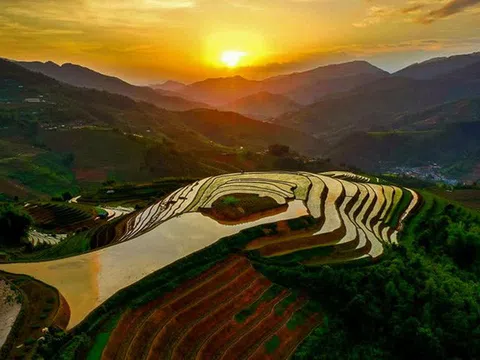 Đẹp nao lòng ruộng bậc thang Mù Cang Chải lung linh mùa đổ nước