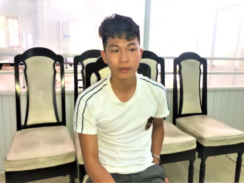 Gã đầu bếp ma cô dùng chiêu độc tống tình- tiền gái trẻ