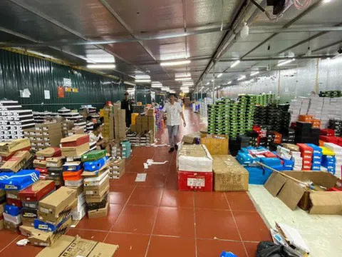 Triệt phá kho hàng lậu "siêu khủng" của 9x Lào Cai làm chủ